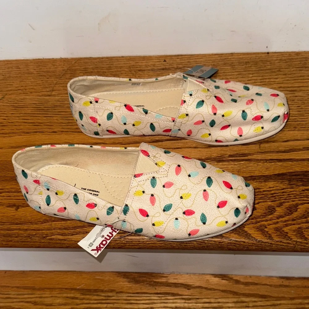 TOMS womens Belmont natural‎ tree lights print Slip-On Shoes size 8. NWT